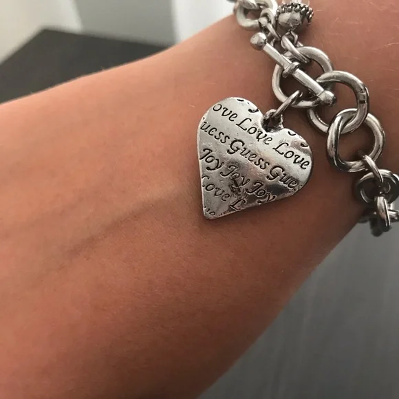 🔺Guess Metal Heart Bracelet - Picture 4 of 6